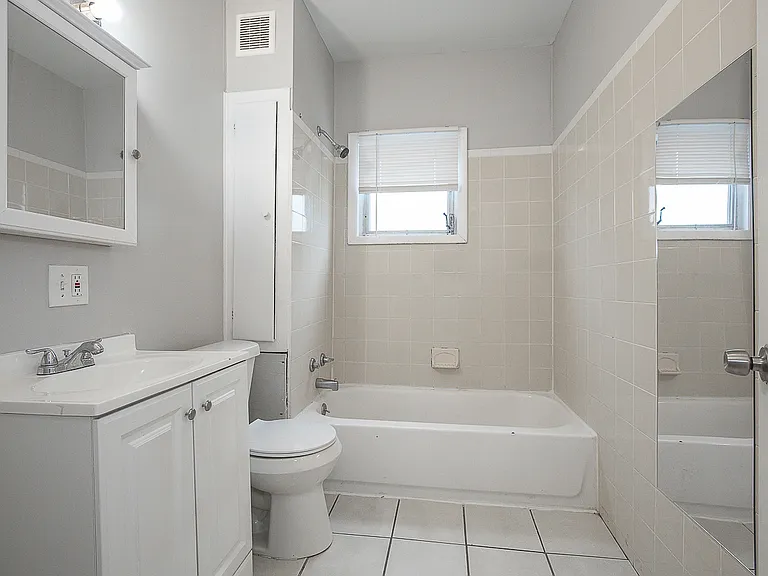 12917 Thornhurst Ave — Photo 3
