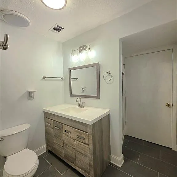 3460 Meadowview Dr — Photo 12