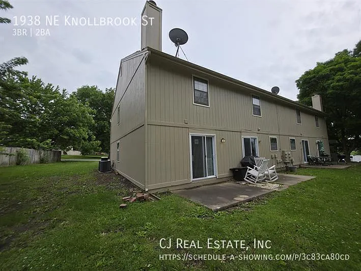 1938 NE Knollbrook St — Photo 11