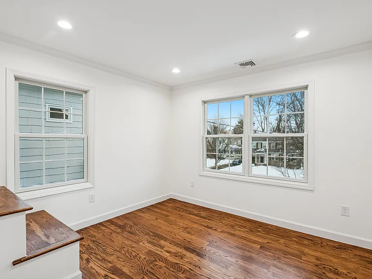 161 Myrtle Ave — Photo 14