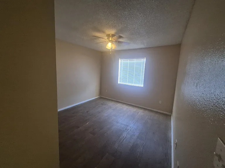 645 W Rio Salado Pkwy #D — Photo 7