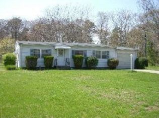 27 Whitebrook Dr, Flanders, NY 11901