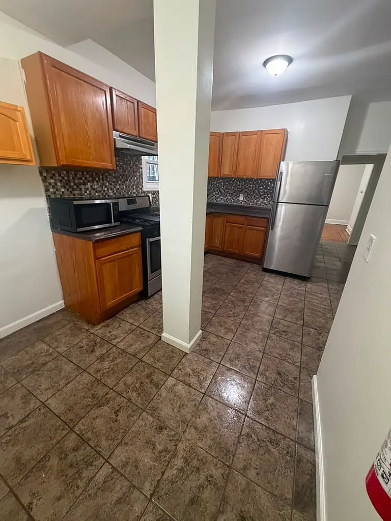 3 bed, $2,300 — Photo 3