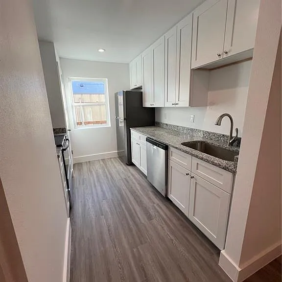 625 Papworth Ave #B — Photo 5