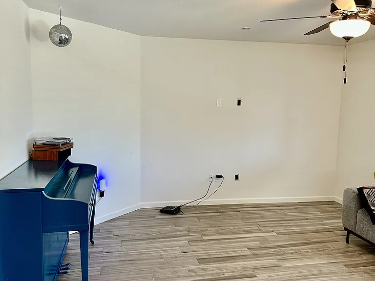 677 Country Pl — Photo 11