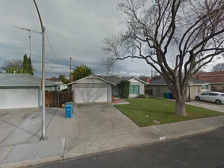 2127 Del Monte Ave — Photo 1