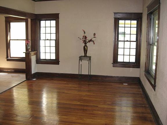 5th image of 4145 Kenwood Ave