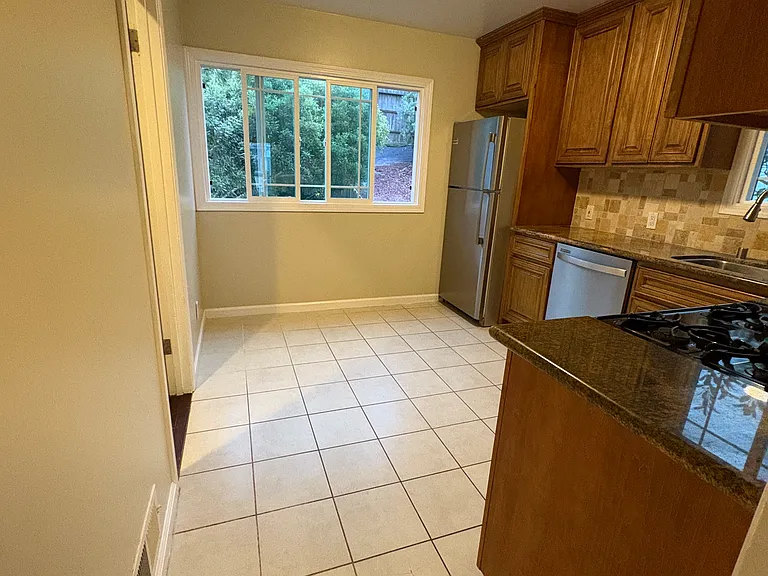 35 Crestview Ave — Photo 3