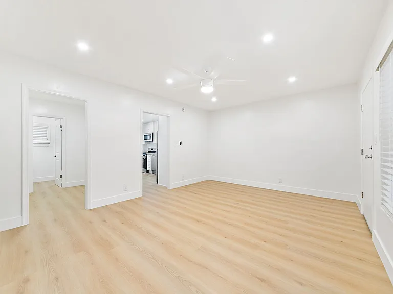 (15) 4130,4132 Palmwood — Photo 10
