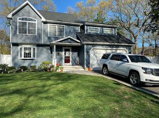 15 Forest Rd, Centereach, NY 11720