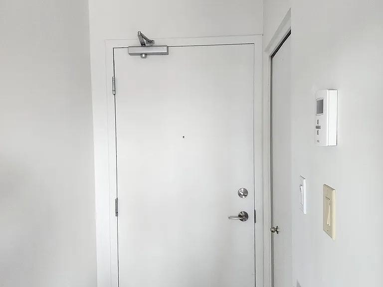 354 Gladstone Ave #411 — Photo 2