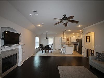 5th image of 1131 Rosemary St