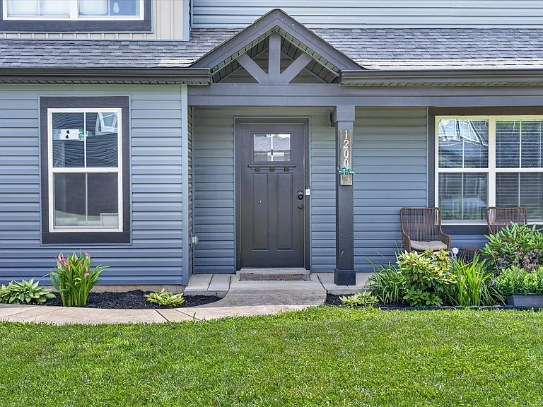 1200 Eagles Nest Ln — Photo 4