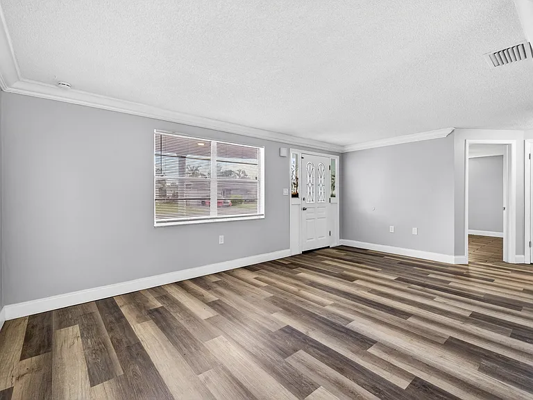 7340 Ivanhoe Dr — Photo 6