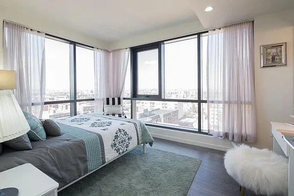 Sold by E Realty International Corp | media 3