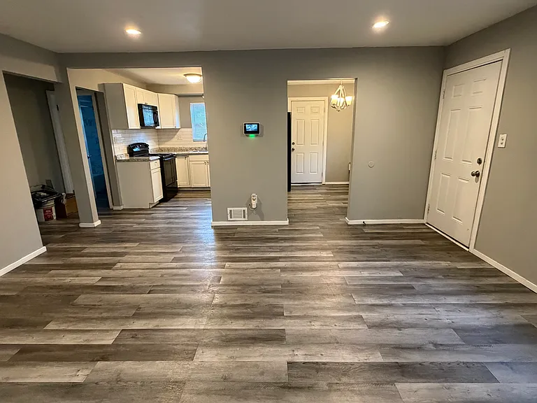 20501 Northlawn St — Photo 4