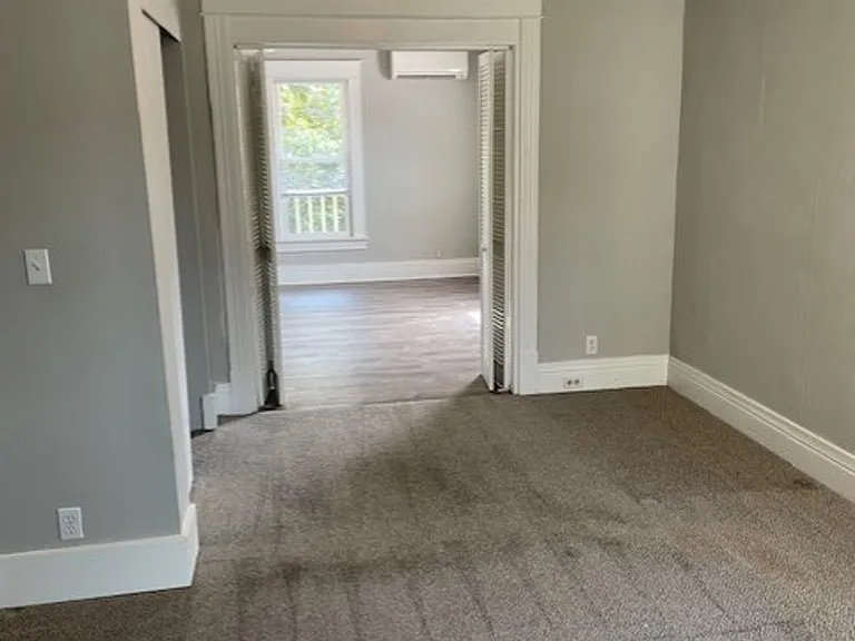 Farrah Apartments: 1 & 2 Bedroom Renovated Units — Photo 49