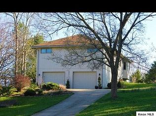 901 Terrace View Dr, Howard, OH 43028