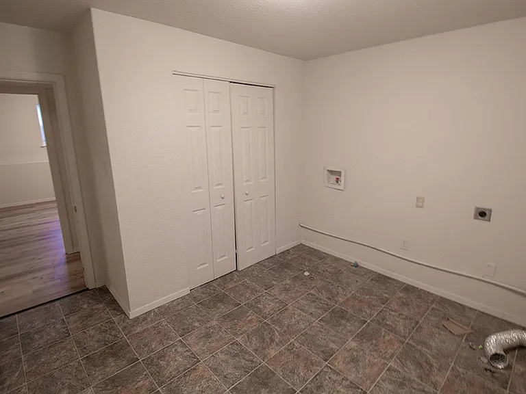 1007 W Ash St — Photo 30