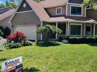 2552 Leach Dr, Naperville, IL
