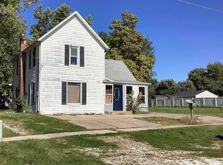 635 W Fort St, Farmington, IL 61531