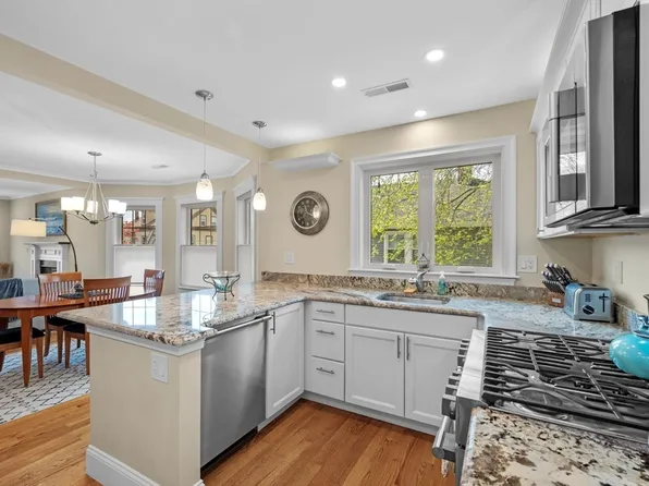 52 Ashland St #52, Medford, MA 02155