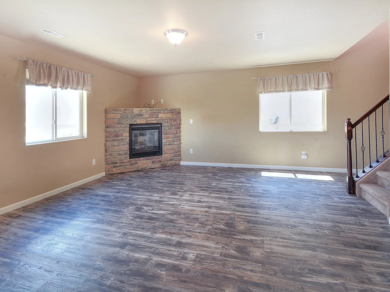 3 bed, 2.5 bath, 1606 sqft, $2,300 — Photo 3