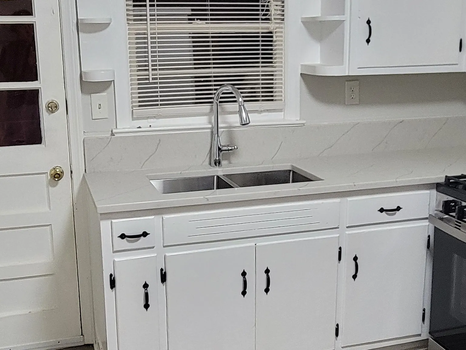 2 bed, 750 sqft, $1,600 — Photo 2