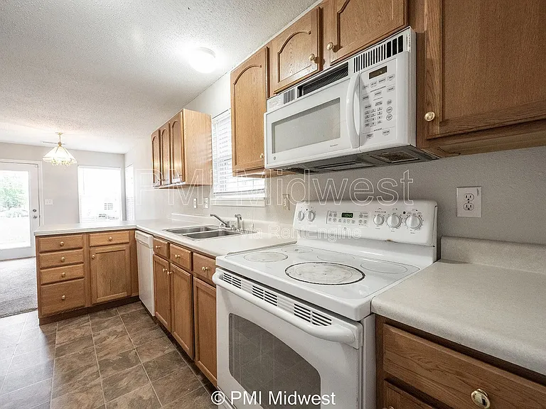 19496 Prairie Crossing Dr — Photo 6