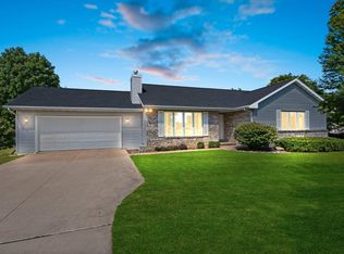 5069 Meadowview Ln, Oconto Falls, WI 54154