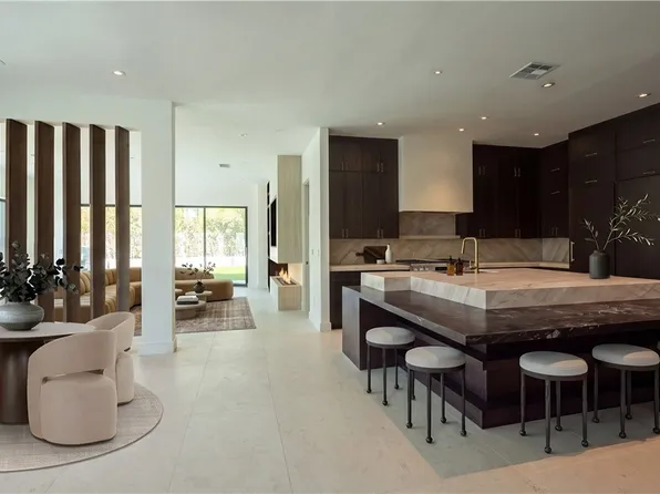 301 N Royal Ascot Dr, Las Vegas, NV 89144