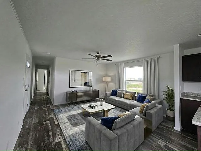 3 bed, 2.0 bath, 1216 sqft, $3,300 — Photo 3