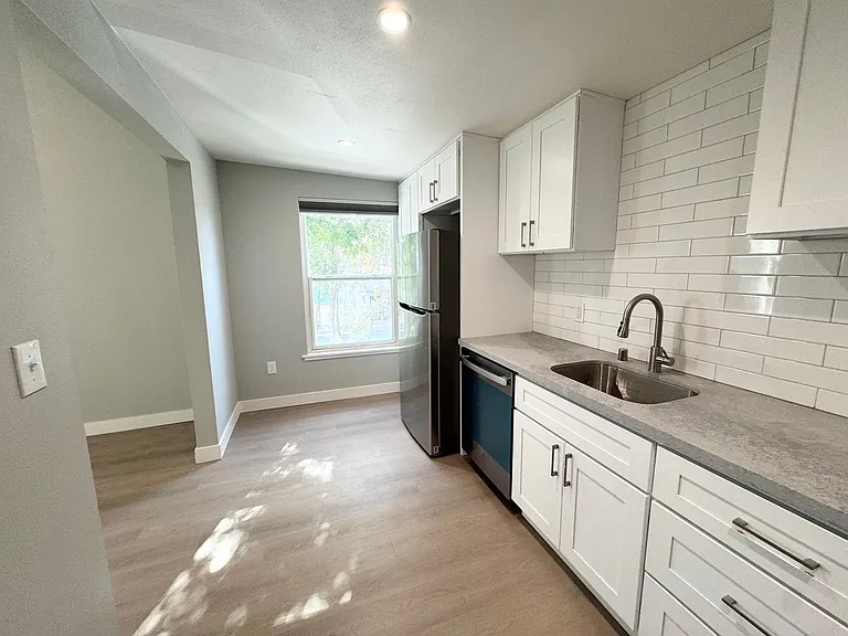 123 S K St — Photo 3