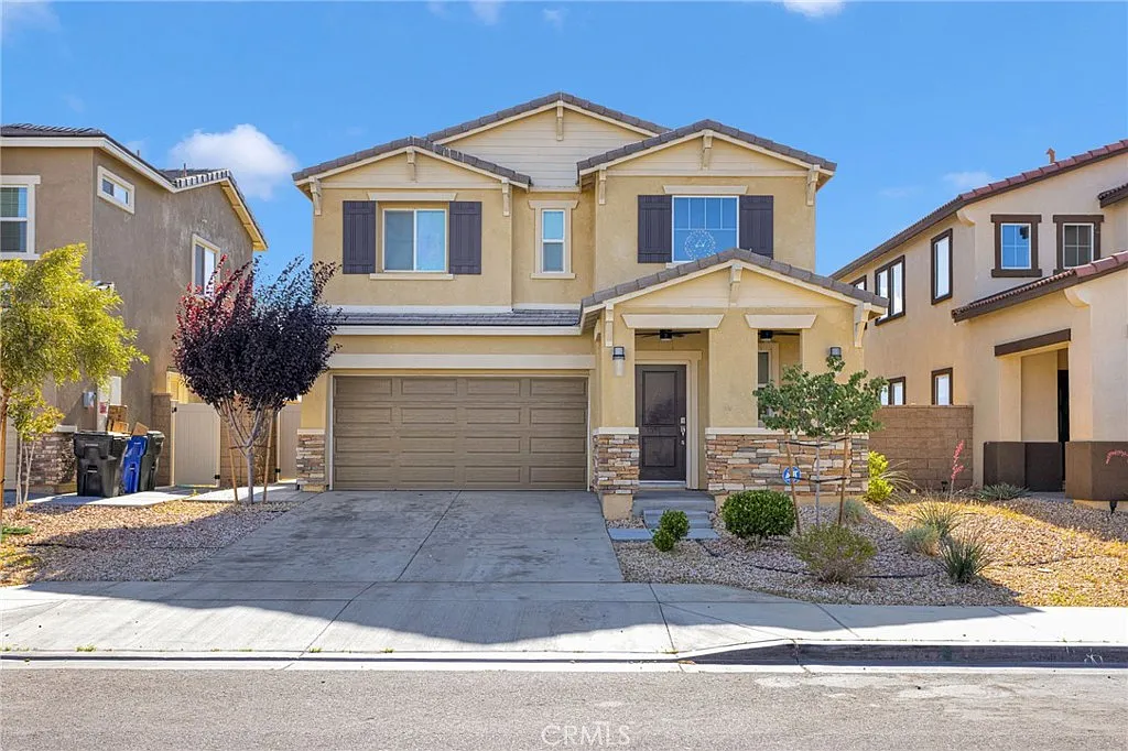3 bed, 2.5 bath, 1841 sqft, $2,500 — Photo 1
