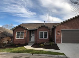 65 Riverview Dr, Oak Ridge, TN 37830