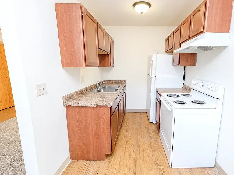 Emerson Apartments | 2537 — Photo 10