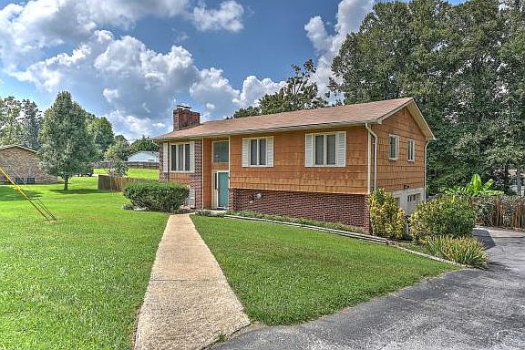 3rd image of 225 Wildwood Dr
