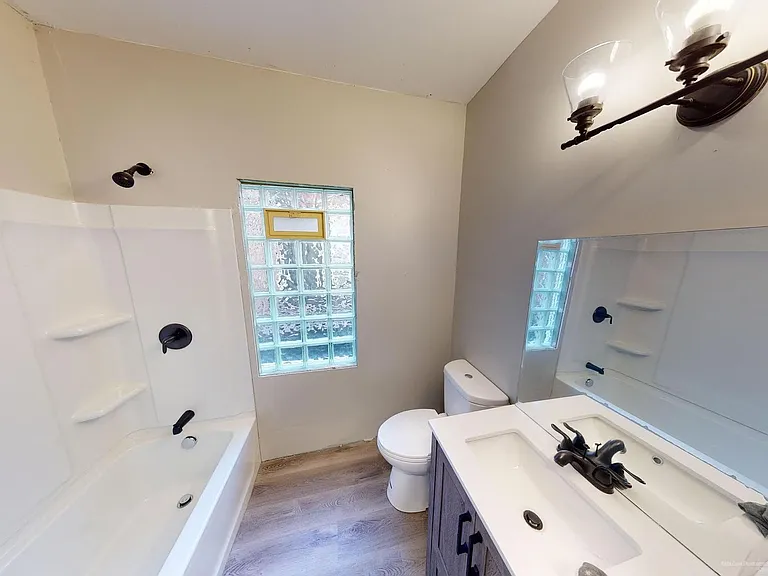 7926 Lorain Ave — Photo 2