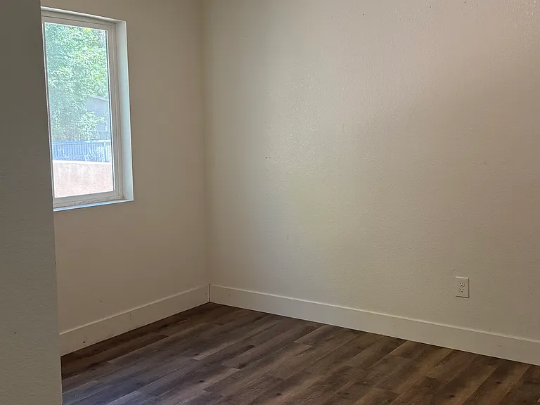 311 California Ave — Photo 6
