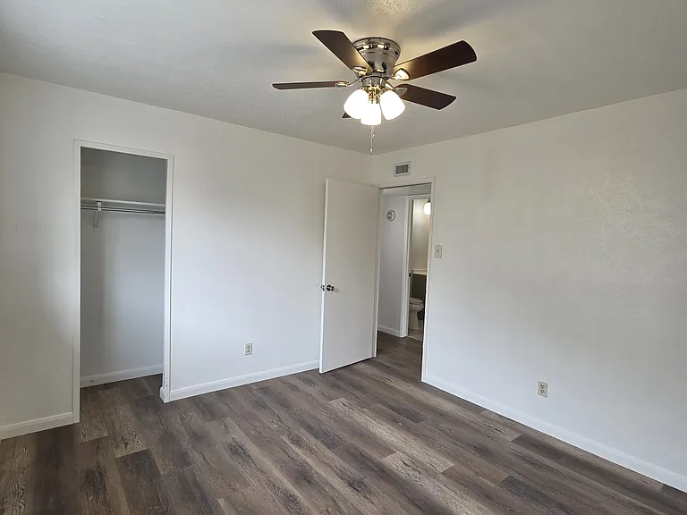 10247 Green Ash Rd — Photo 20