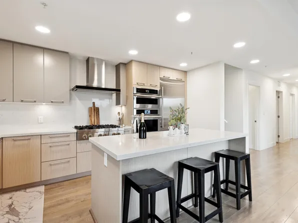 14022 N Bluff Rd #501, White Rock, BC V4B 3C3