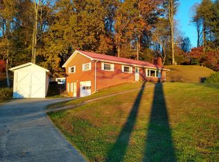 3715 Hendersonville Hwy, Penrose, NC 28768