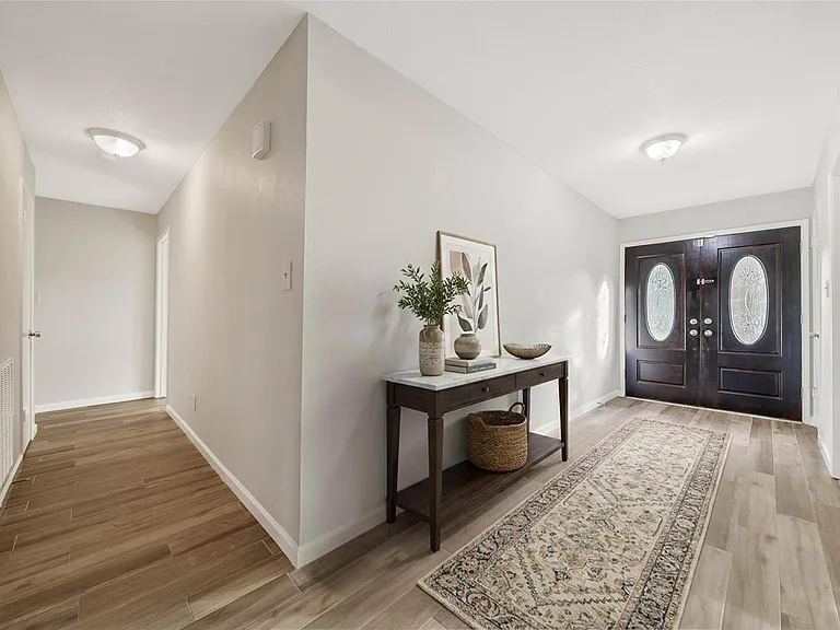 14719 Cedar Point Dr — Photo 2