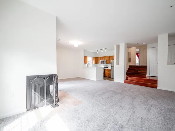 275 S Pickett St APT 201, Alexandria, VA 22304