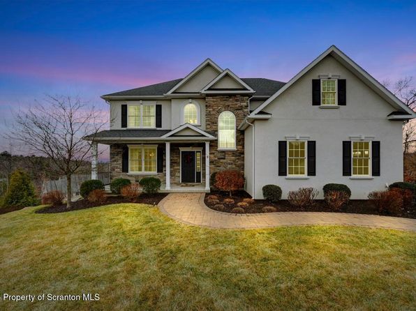 8 Somerset Close #L-62, Moosic, PA 18507
