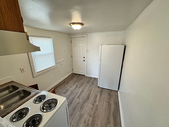3rd image of 100 W Cummings Ave APT A