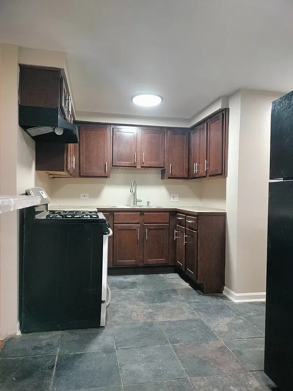 5 bed, 2.0 bath, 1745 sqft, $2,000 — Photo 3