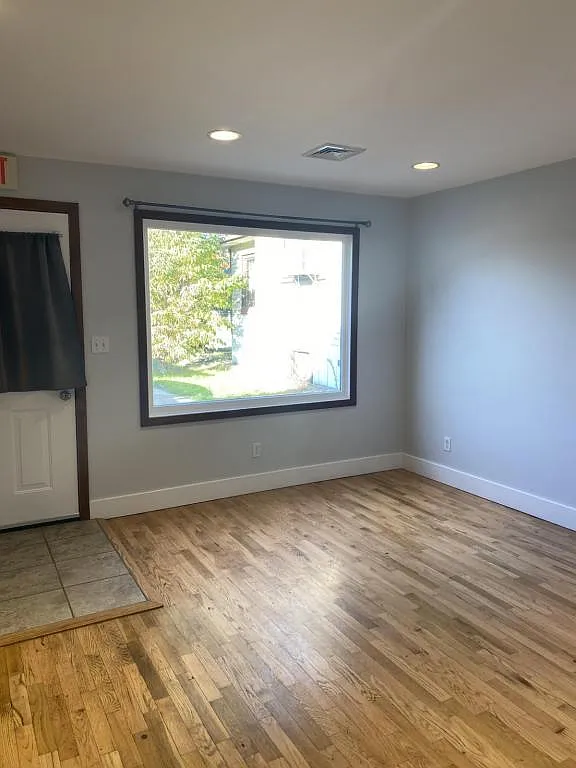 4270 lake st — Photo 2