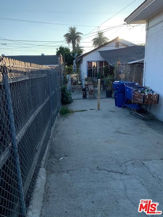 2nd image of 4033-4035 Adair St