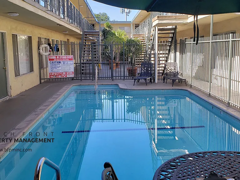 Portofino Apartments — Photo 3